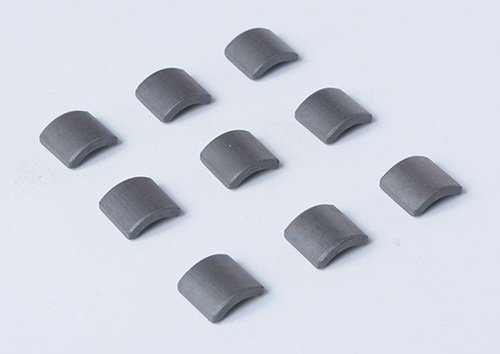 Ferrite permanent magnet can be made into what shape?